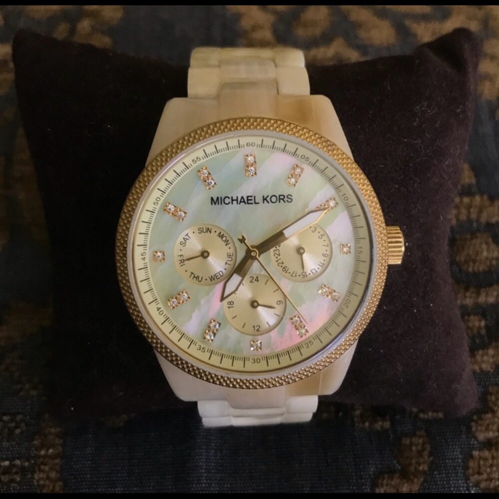 Michael Kors Jet Set Mother of Pearls Watch # 5039
